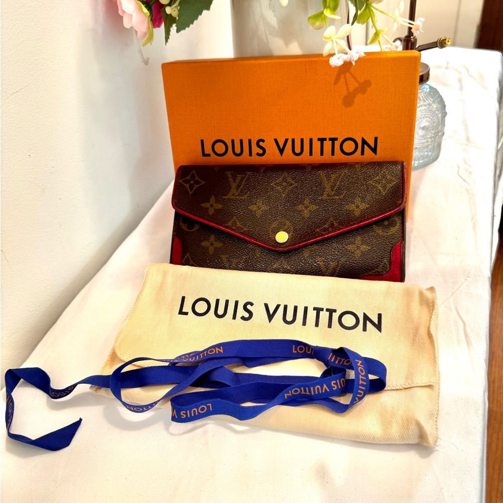 🍒Louis Vuitton Sarah Retiro Wallet in Brown Monogram and Cherry Cerise🍒